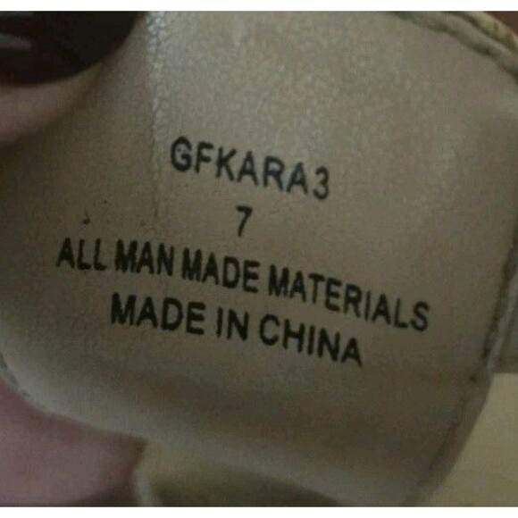 Guess T-Strap Thong Sandals Flip Flops Flats Beige Cream Tan Logos Womens Size 7 - Picture 10 of 10